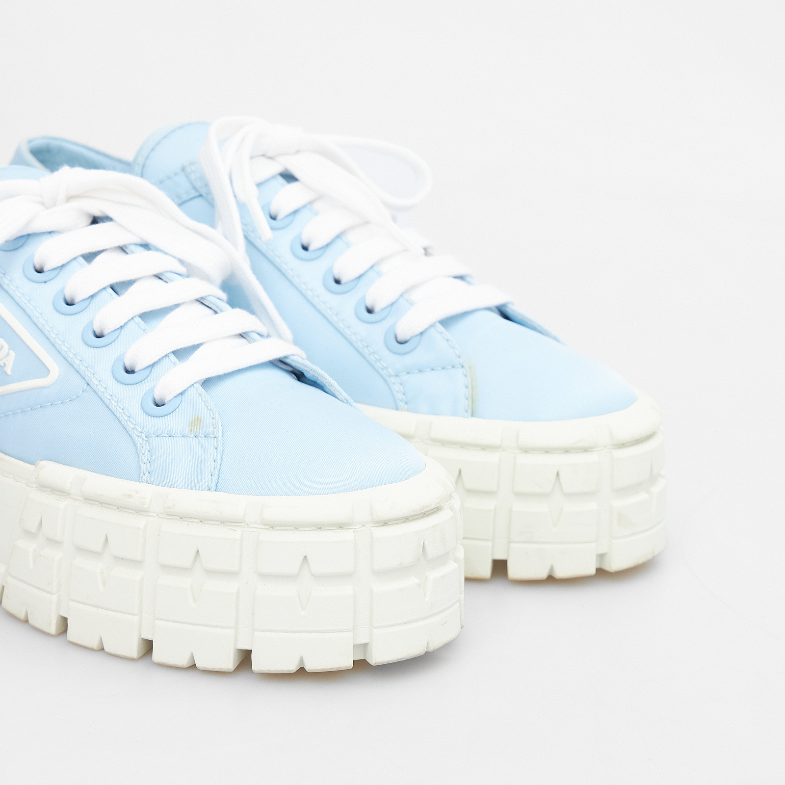 Кеды голубого цвета Prada - фото из каталога магазина брендовой одежды Second Friend Store Кеды Prada - купить оригинал в секонд-хенде SFS - 4