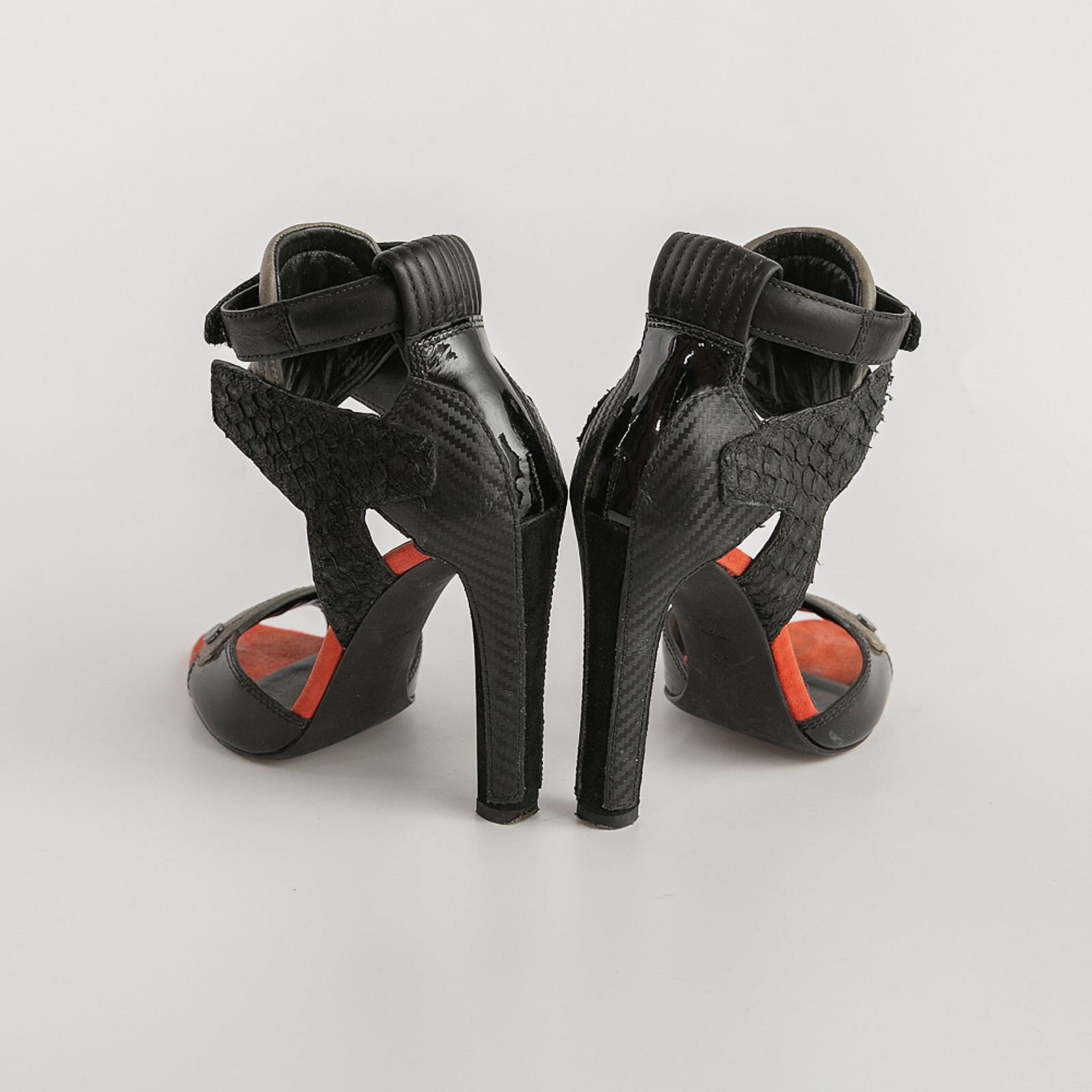 Босоножки черного цвета Alexander Wang - фото из каталога магазина брендовой одежды Second Friend Store Босоножки Alexander Wang - купить оригинал в секонд-хенде SFS - 3