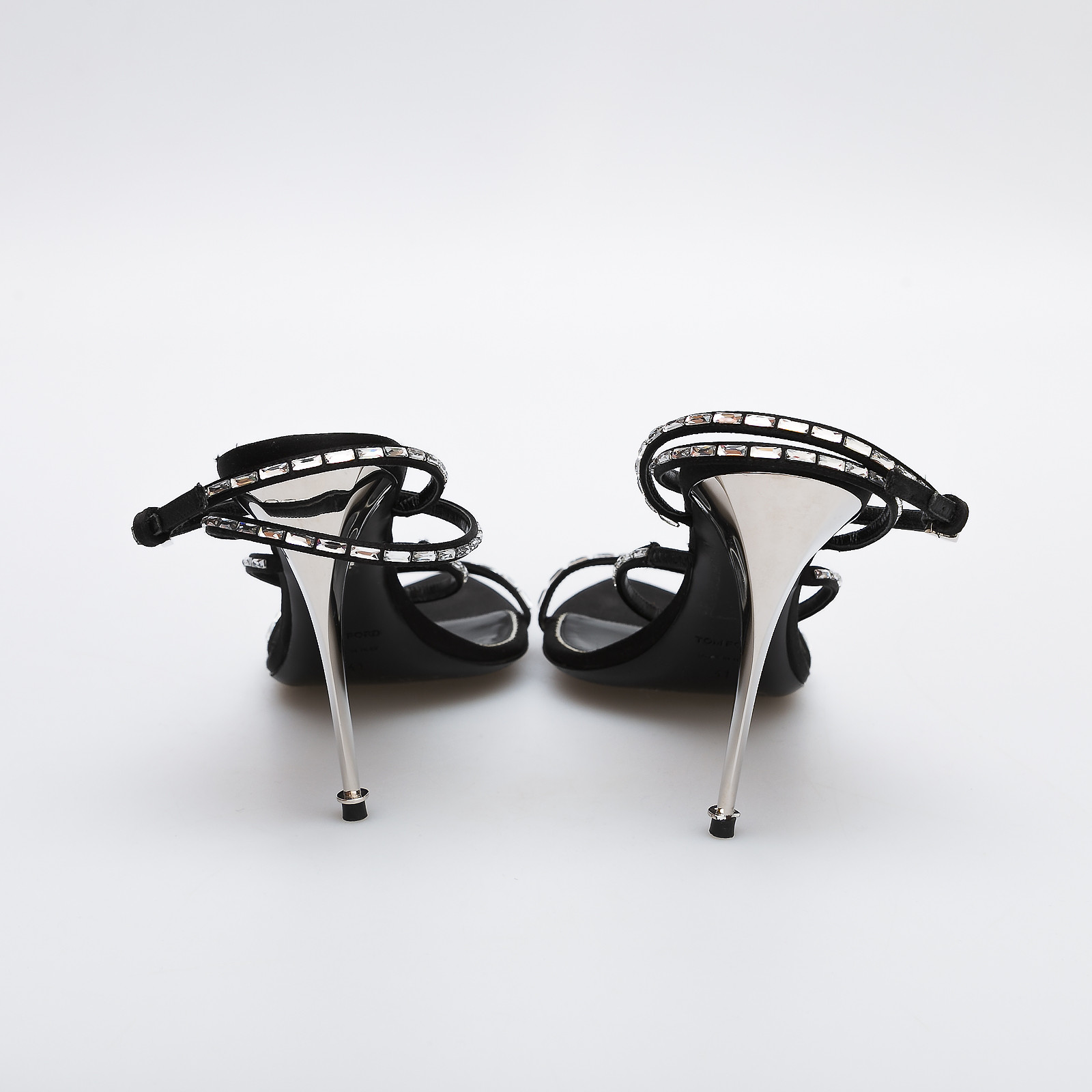 Босоножки  черного цвета Tom Ford - фото из каталога магазина брендовой одежды Second Friend Store Босоножки Tom Ford - купить оригинал в секонд-хенде SFS - 3