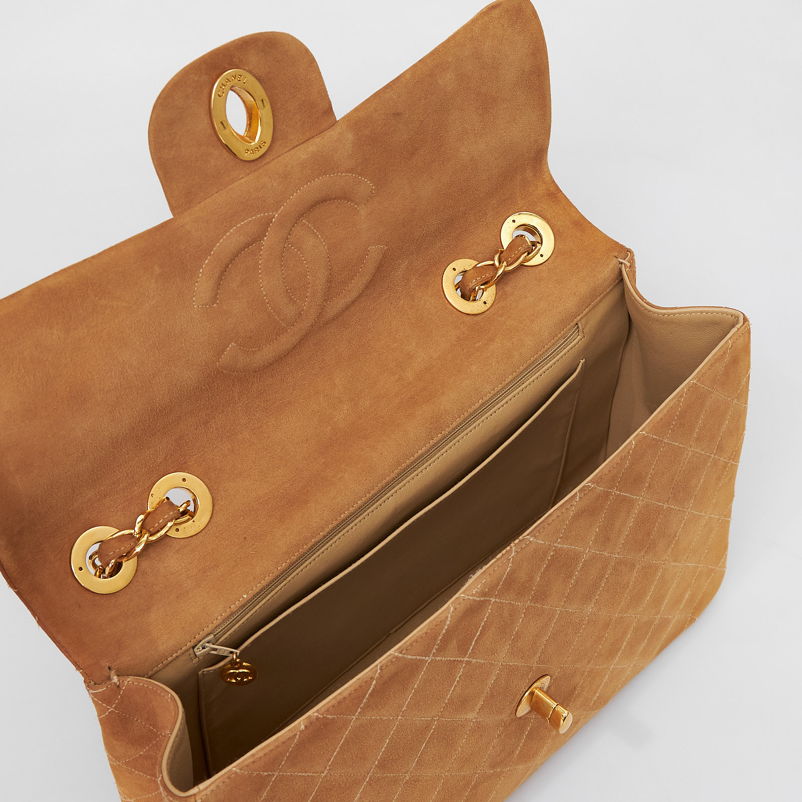 Сумка бежевого цвета Chanel - фото из каталога магазина брендовой одежды Second Friend Store Сумка Chanel - купить оригинал в секонд-хенде SFS - 6