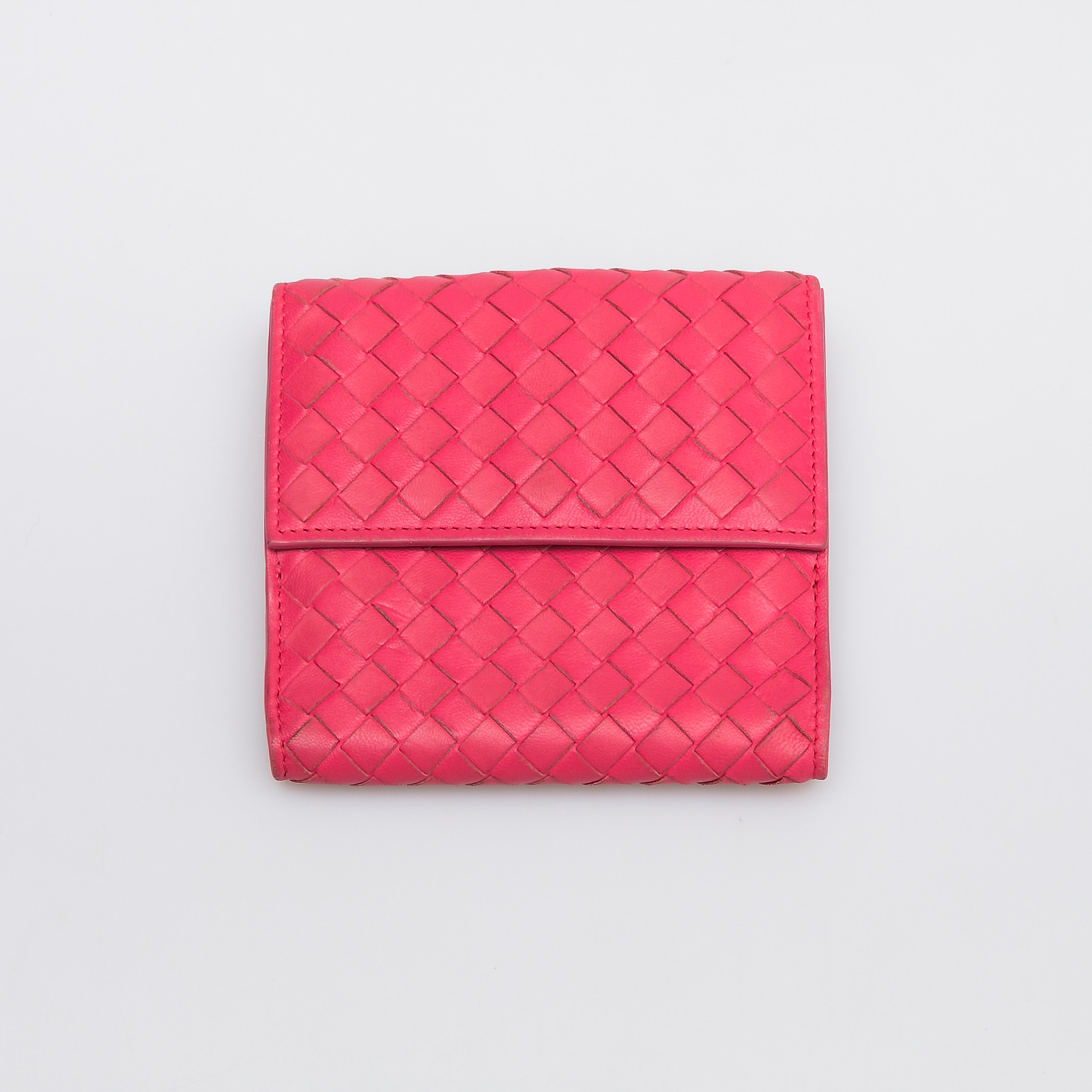 Кошелек  розового цвета Bottega Veneta - фото из каталога магазина брендовой одежды Second Friend Store Кошелек Bottega Veneta - купить оригинал в секонд-хенде SFS - 1