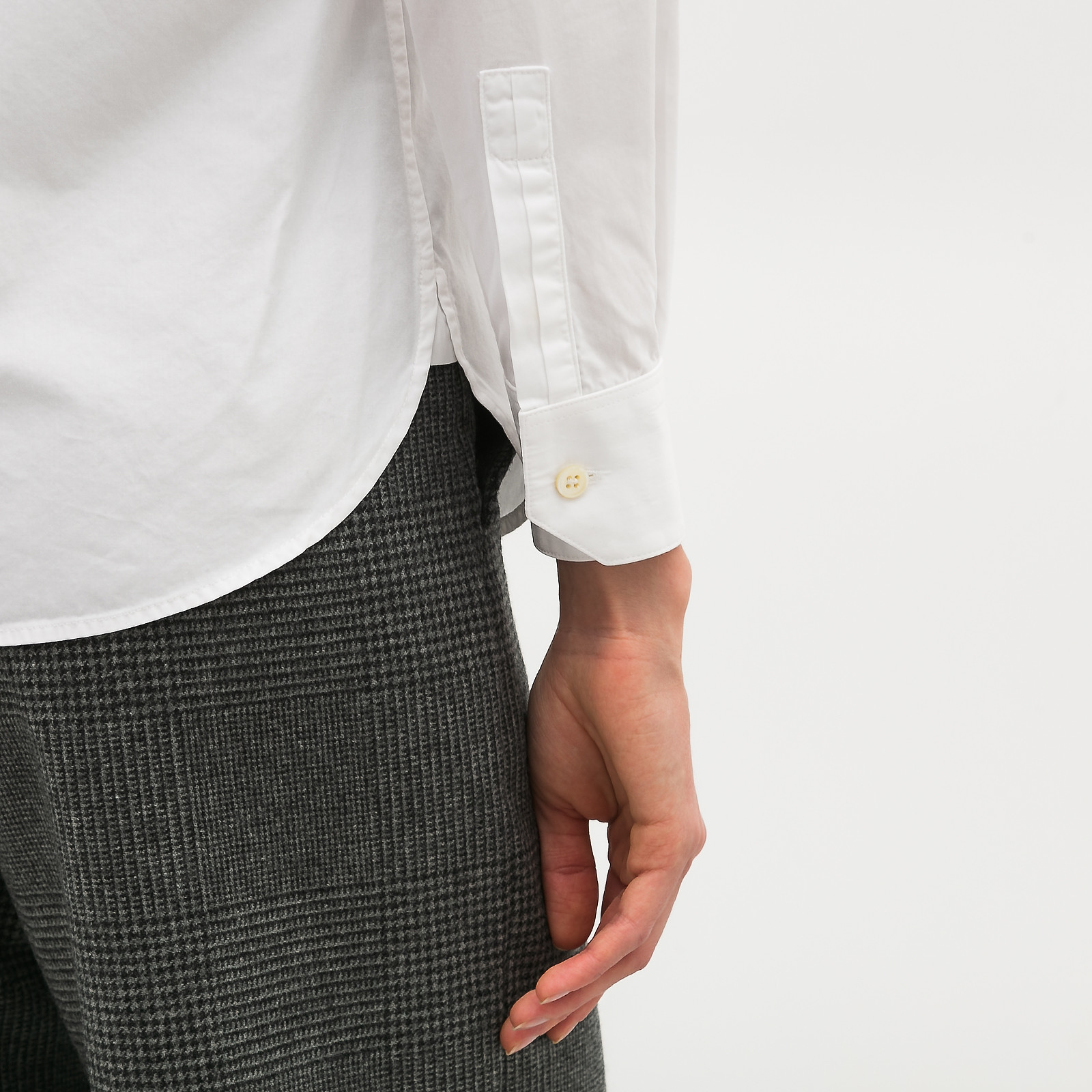 Рубашка белого цвета Saint Laurent - фото из каталога магазина брендовой одежды Second Friend Store Рубашка Saint Laurent - купить оригинал в секонд-хенде SFS - 4