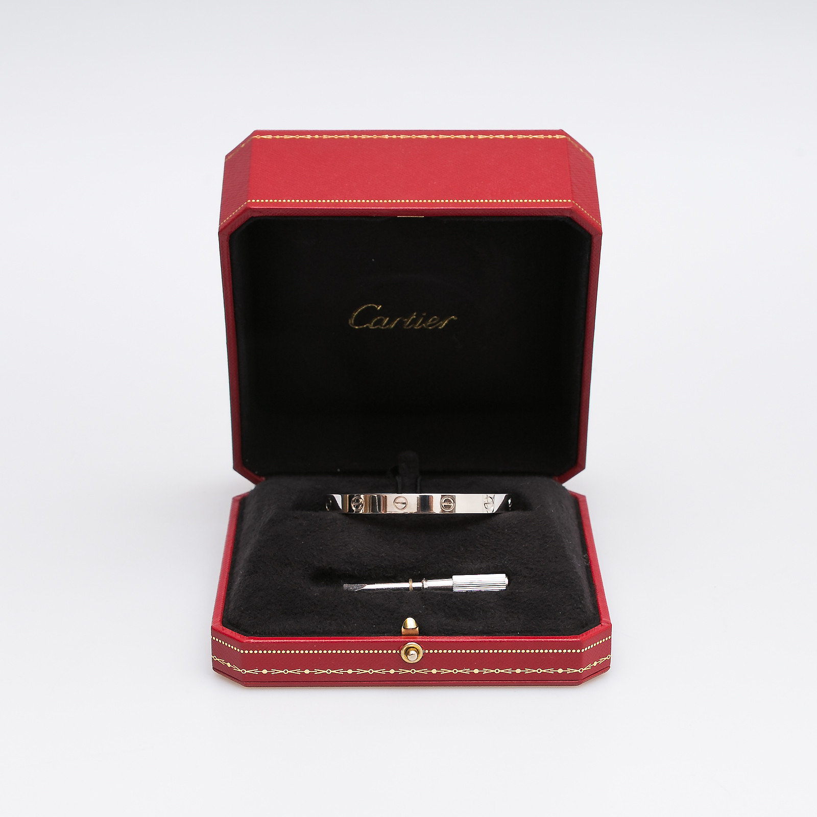Браслет серебряного цвета Cartier - фото из каталога магазина брендовой одежды Second Friend Store Браслет Cartier - купить оригинал в секонд-хенде SFS - 8