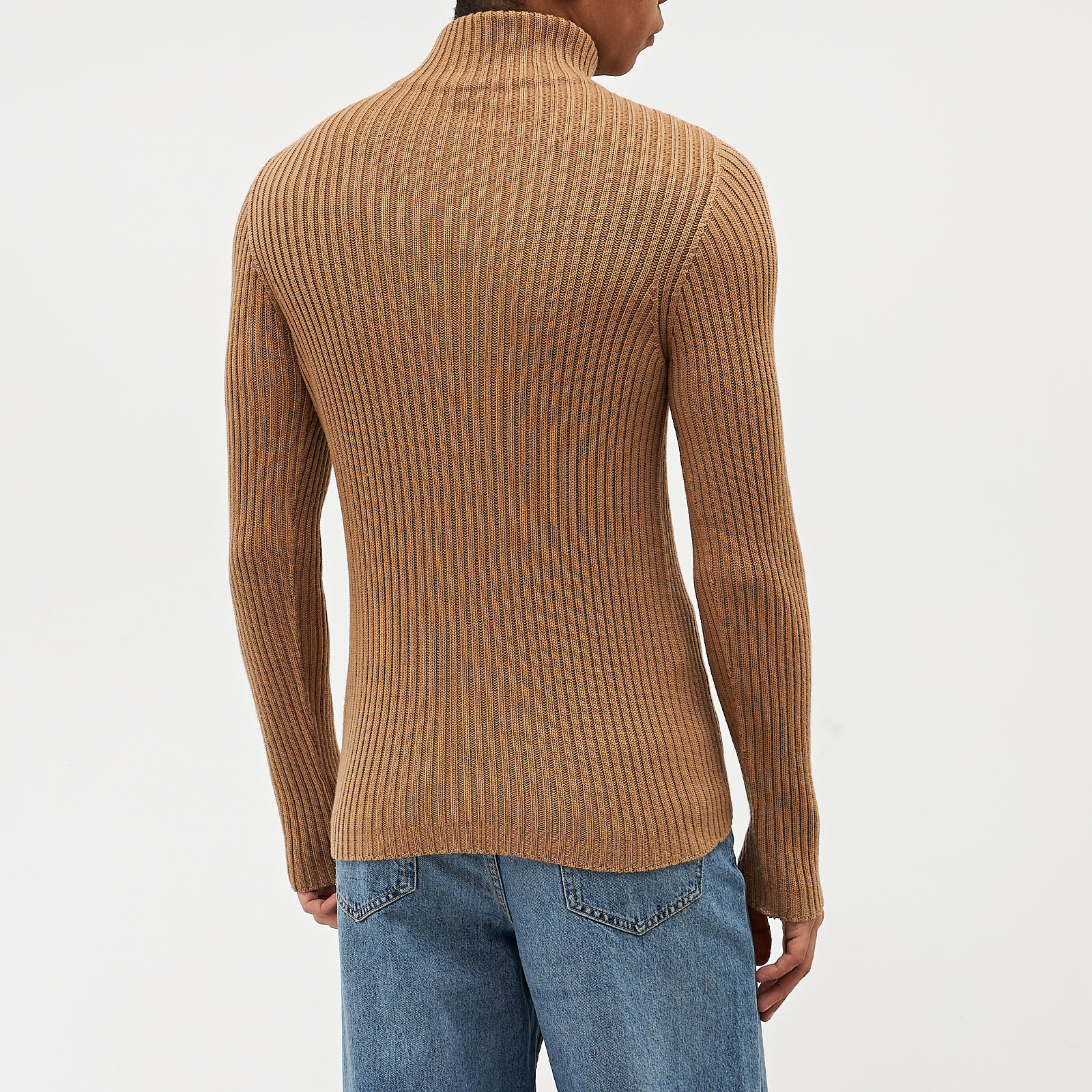 Водолазка бежевого цвета Dolce&Gabbana - фото из каталога магазина брендовой одежды Second Friend Store Водолазка Dolce&Gabbana - купить оригинал в секонд-хенде SFS - 3