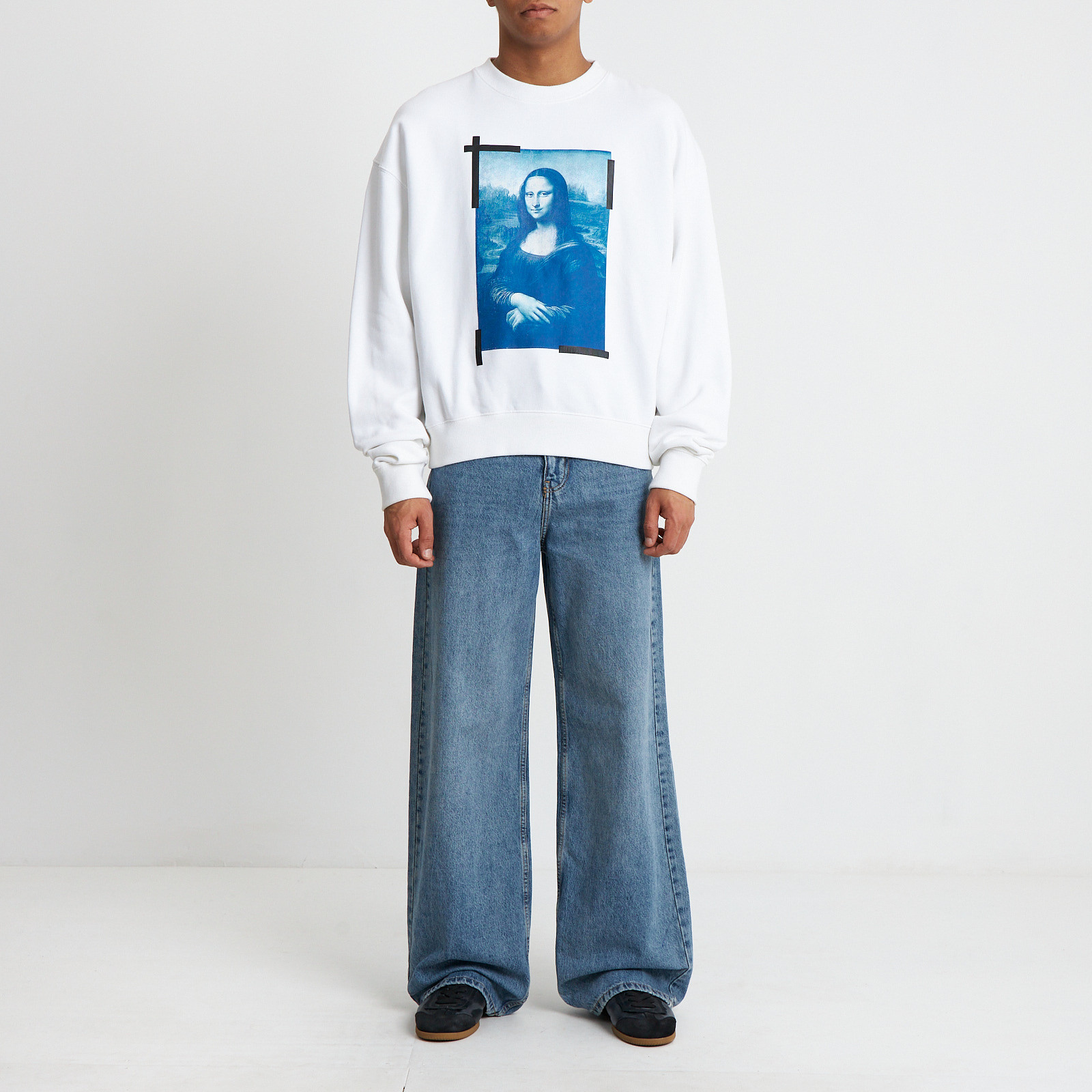 Свитшот белого цвета Off-White - фото из каталога магазина брендовой одежды Second Friend Store Свитшот Off-White - купить оригинал в секонд-хенде SFS - 2