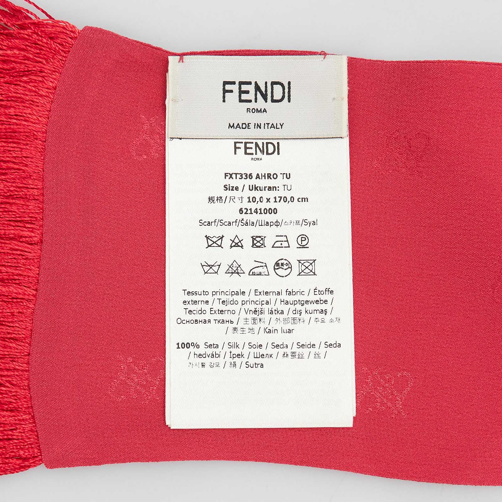 Шарф красного цвета Fendi - фото из каталога магазина брендовой одежды Second Friend Store Шарф Fendi - купить оригинал в секонд-хенде SFS - 4