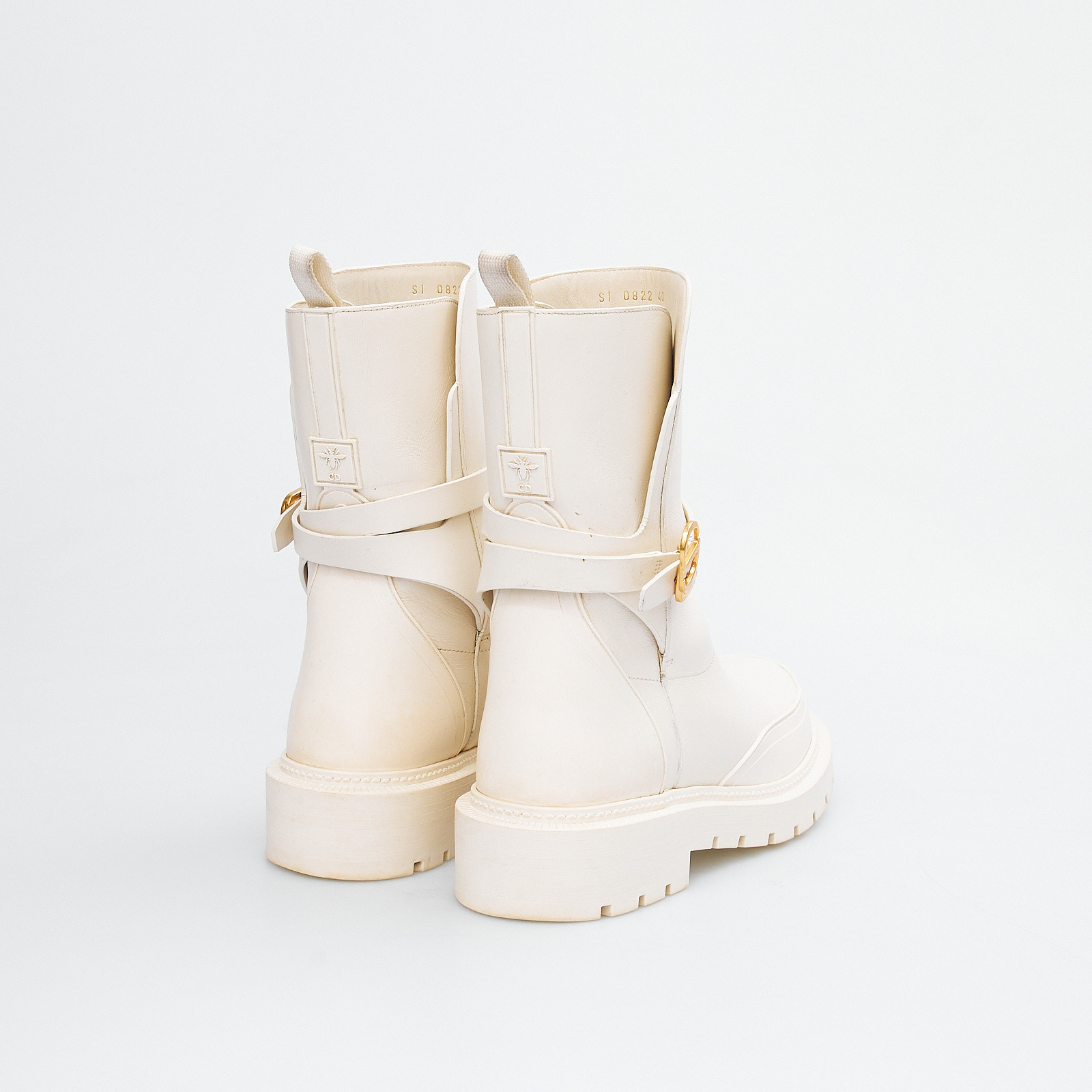 Сапоги  белого цвета Christian Dior - фото из каталога магазина брендовой одежды Second Friend Store Сапоги Christian Dior - купить оригинал в секонд-хенде SFS - 3