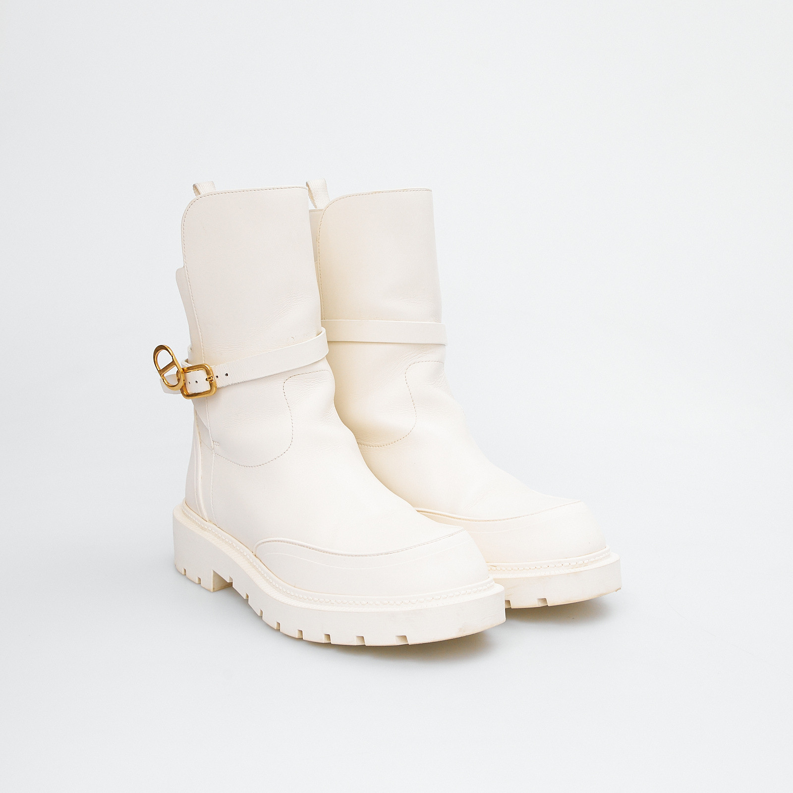 Сапоги  белого цвета Christian Dior - фото из каталога магазина брендовой одежды Second Friend Store Сапоги Christian Dior - купить оригинал в секонд-хенде SFS - 2